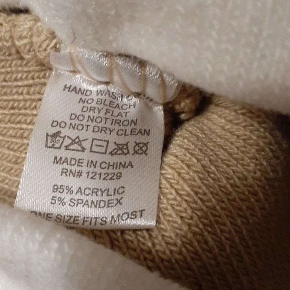 HAT & GLOVE BROWN SET ONLY   NEW